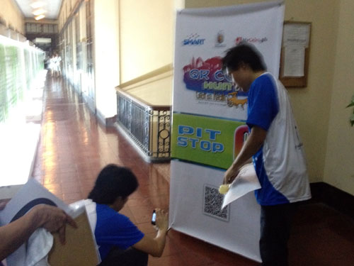 SCANNING. Teammates Albert Padin and Paul Villacorta scan the QR code at the pit stop in Cebu Normal University to decipher the instructions for the next task. The two would win first runner up and take home a Lumia phone and a pocket Wi-Fi each. (PHOTO BY MAX LIMPAG)