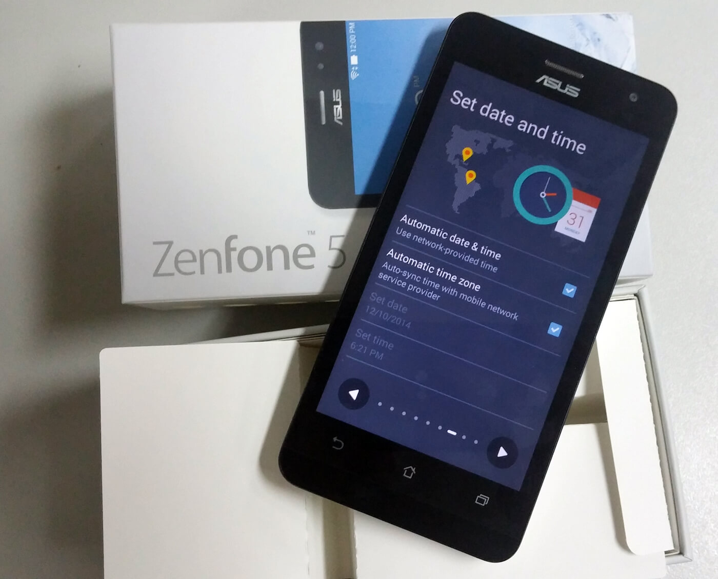 Asus ZenUI. The Zenfone 5 Lite comes with the Asus ZenUI, the company's custom skin for Android.