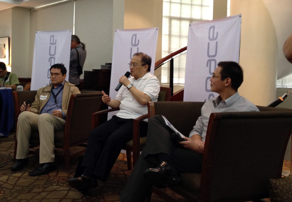 IDEASPACE. PLDT Chairman Manuel Pangilinan answers questions of bloggers in a briefing on IdeaSpace. With him are (left) Earl Valencia, Smart  Strategic Business Development head, and Marthyn Cuan, Meralco vice president and chief information officer.