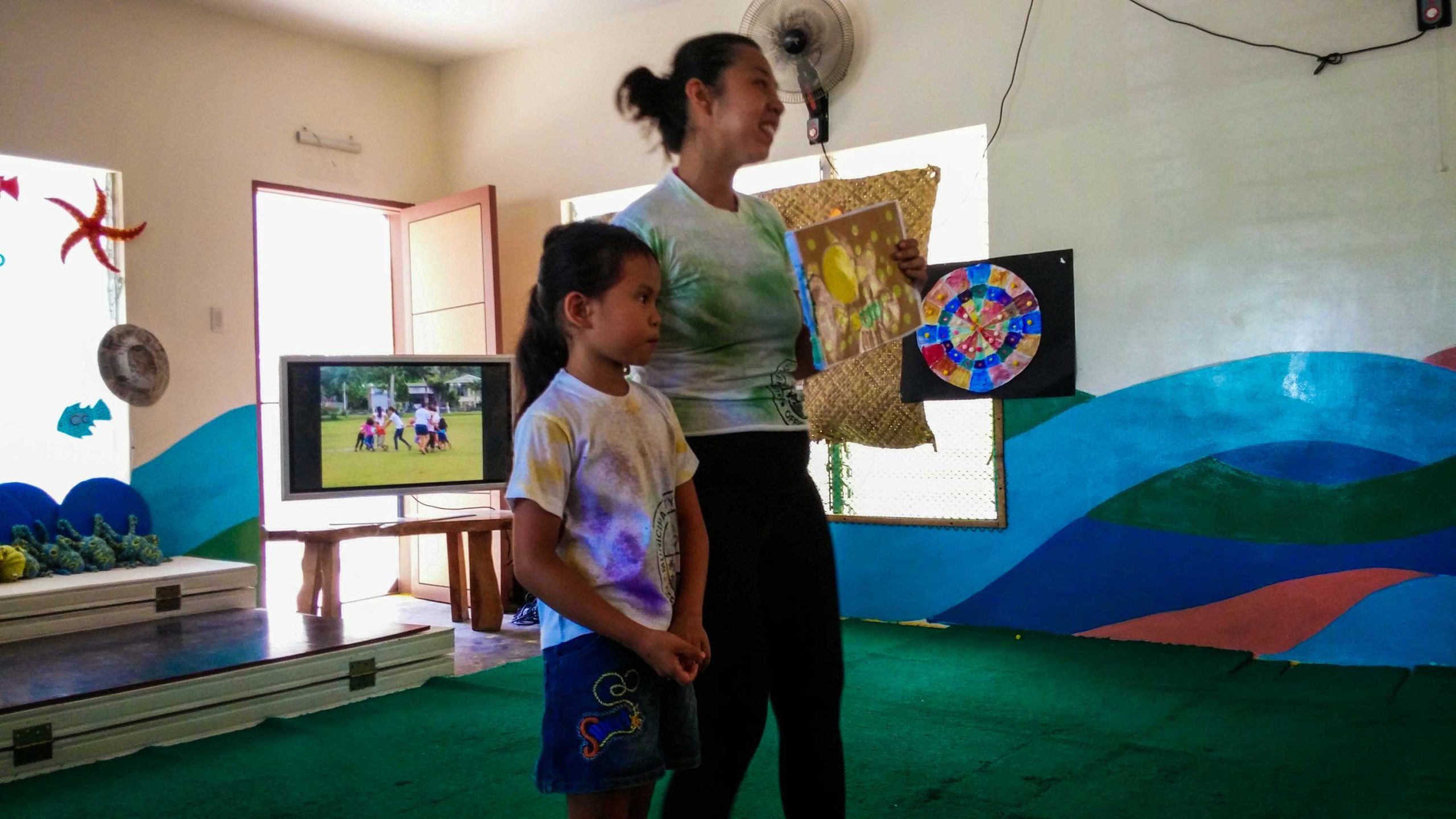 ONLY ONE LINE. With the noisy classroom drowning out her voice, Ma. Gina Bea Ortiz was only able to read one line of The Sun, a booklet she had been working on for three days.